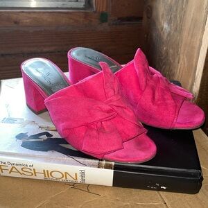 Hot Pink suede heels 🩷